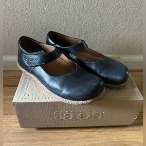 Täōs Black Mary Jane Sandals with Cork-Look Sole